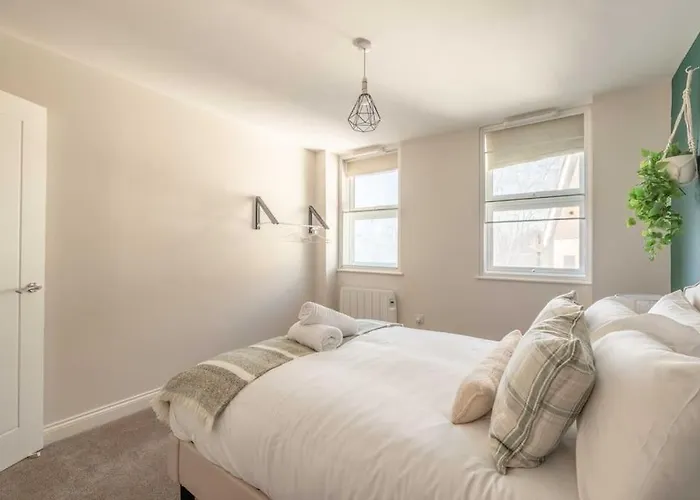 Chic 1Br Near Windsor Castle