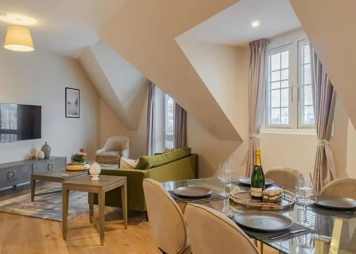 Luxury Penthouse - Castle Views - 2 Bed & Parking