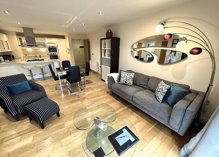 Spacious 2-Bedroom Apartment With Parking In Windsor