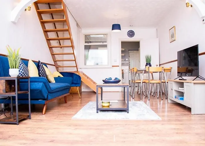 Heartwarming Windsor Cottage With Free Parking That Is Perfect For Relaxation