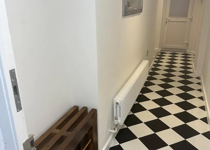 Large 1 Bedroom Self Contained Garden Flat