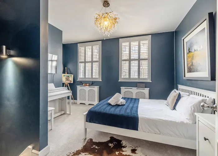 Charming 2 Bed,2 Bath Flat By The Long Walk
