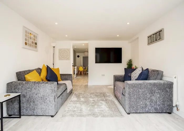 Fabulous 6 Sleeper! Great Location!