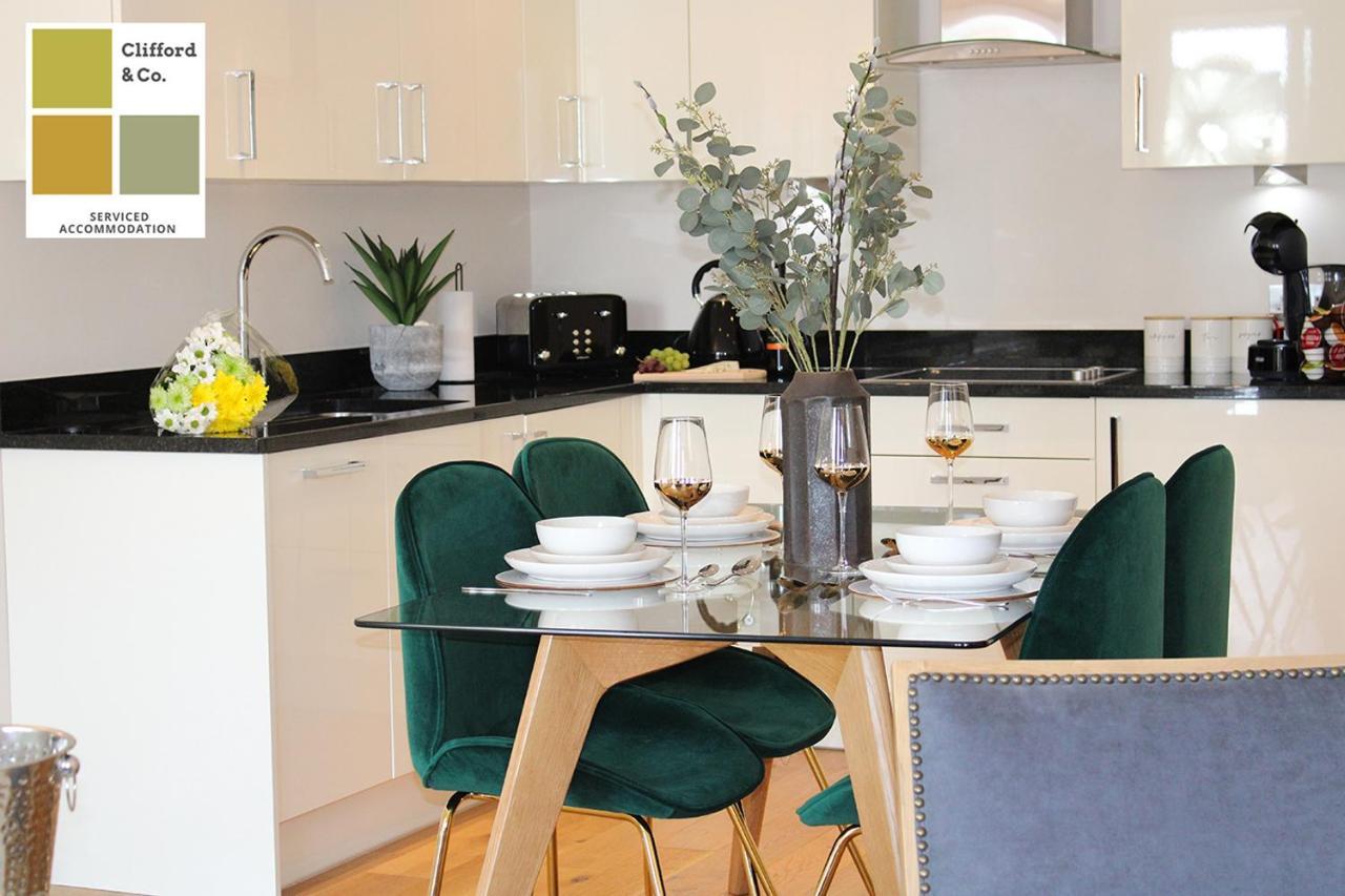 The Mulberry- Cliffordco Serviced Windsor, 1 Bedroom With Balcony And Free Parking