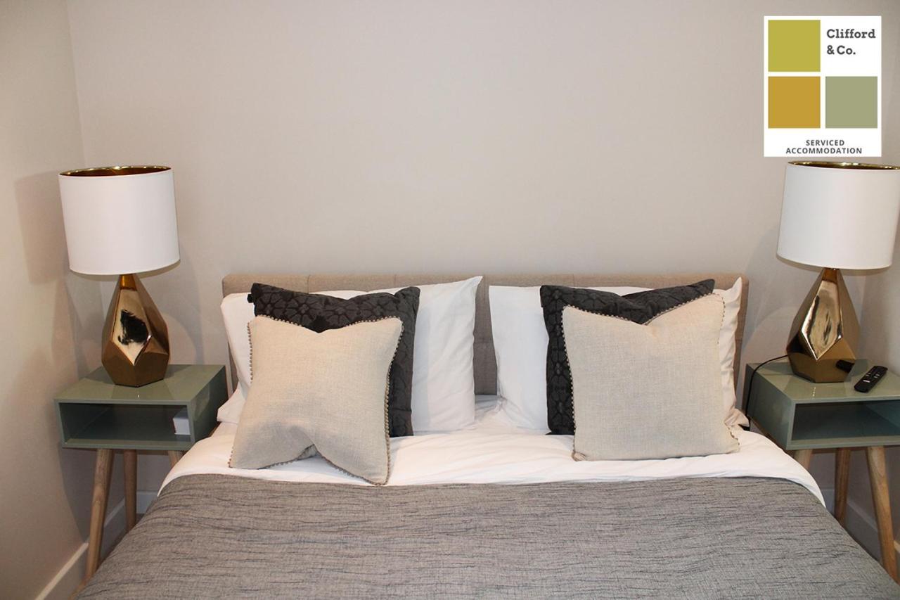 The Mulberry- Cliffordco Serviced Windsor, 1 Bedroom With Balcony And Free Parking