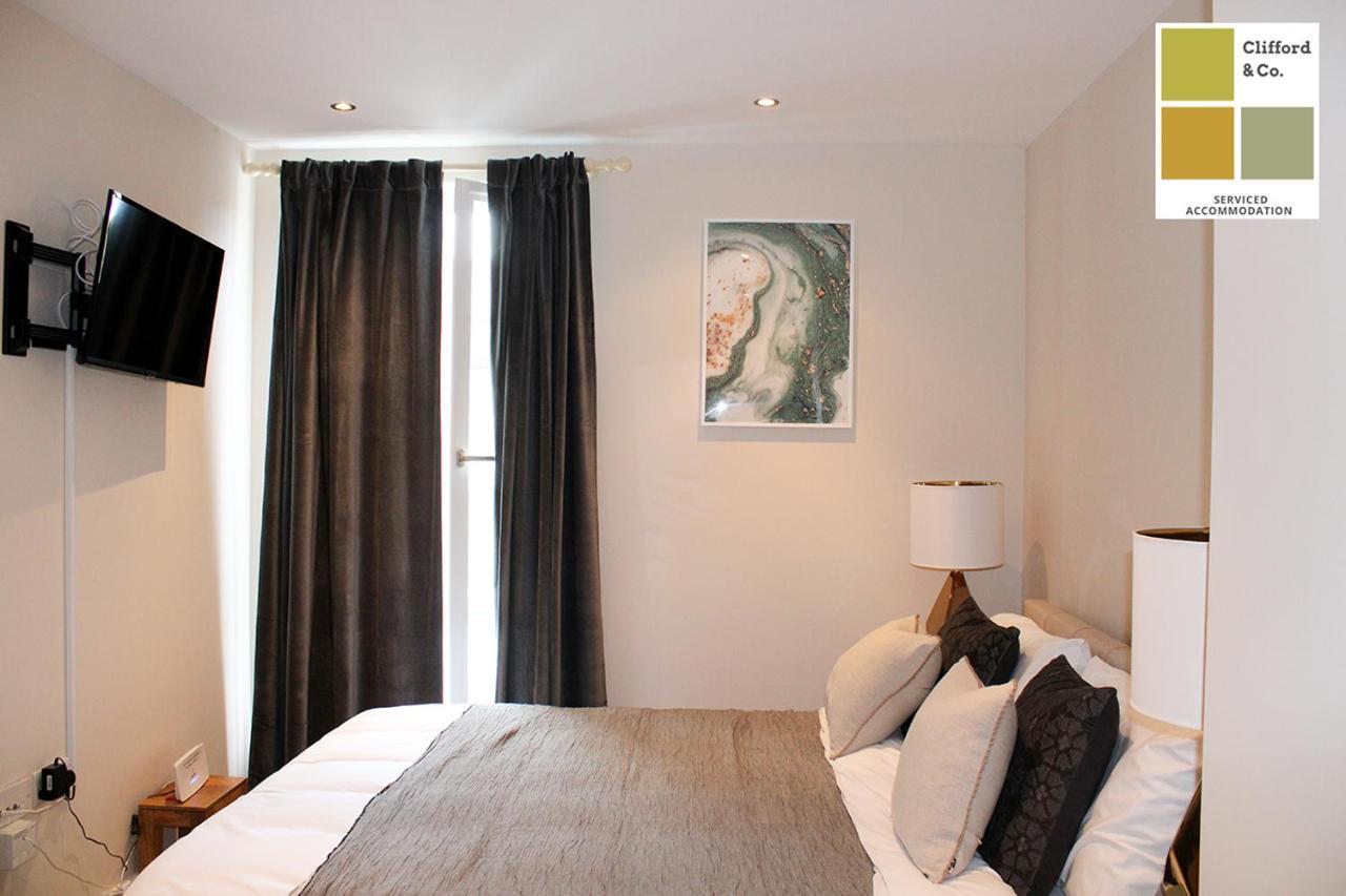 The Mulberry- Cliffordco Serviced Windsor, 1 Bedroom With Balcony And Free Parking *
