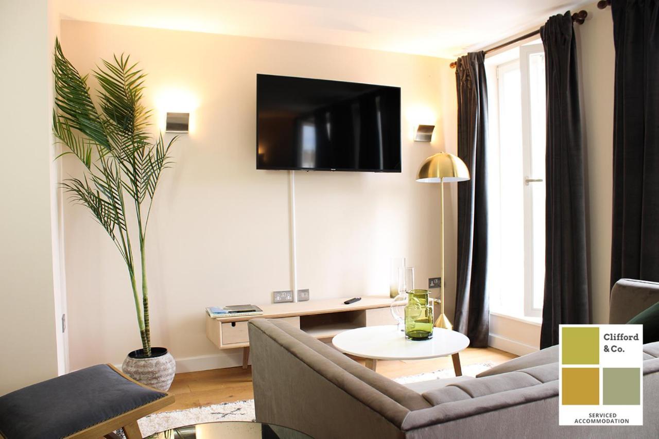 Apartment The Mulberry- Cliffordco Serviced Windsor, 1 Bedroom With Balcony And Free Parking Windsor