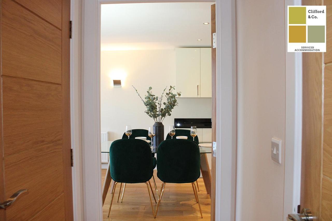 The Mulberry- Cliffordco Serviced Windsor, 1 Bedroom With Balcony And Free Parking Apartment