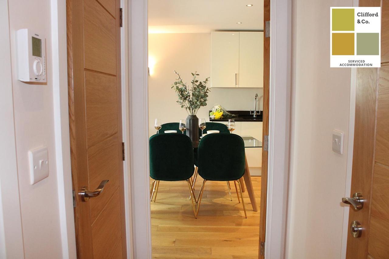 The Mulberry- Cliffordco Serviced Windsor, 1 Bedroom With Balcony And Free Parking Apartment Windsor