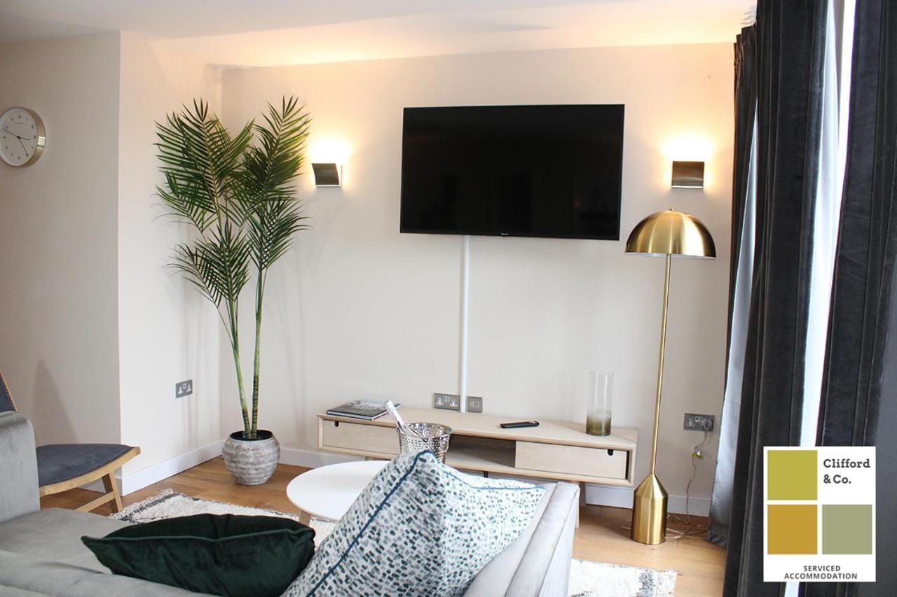 Apartment The Mulberry- Cliffordco Serviced Windsor, 1 Bedroom With Balcony And Free Parking *