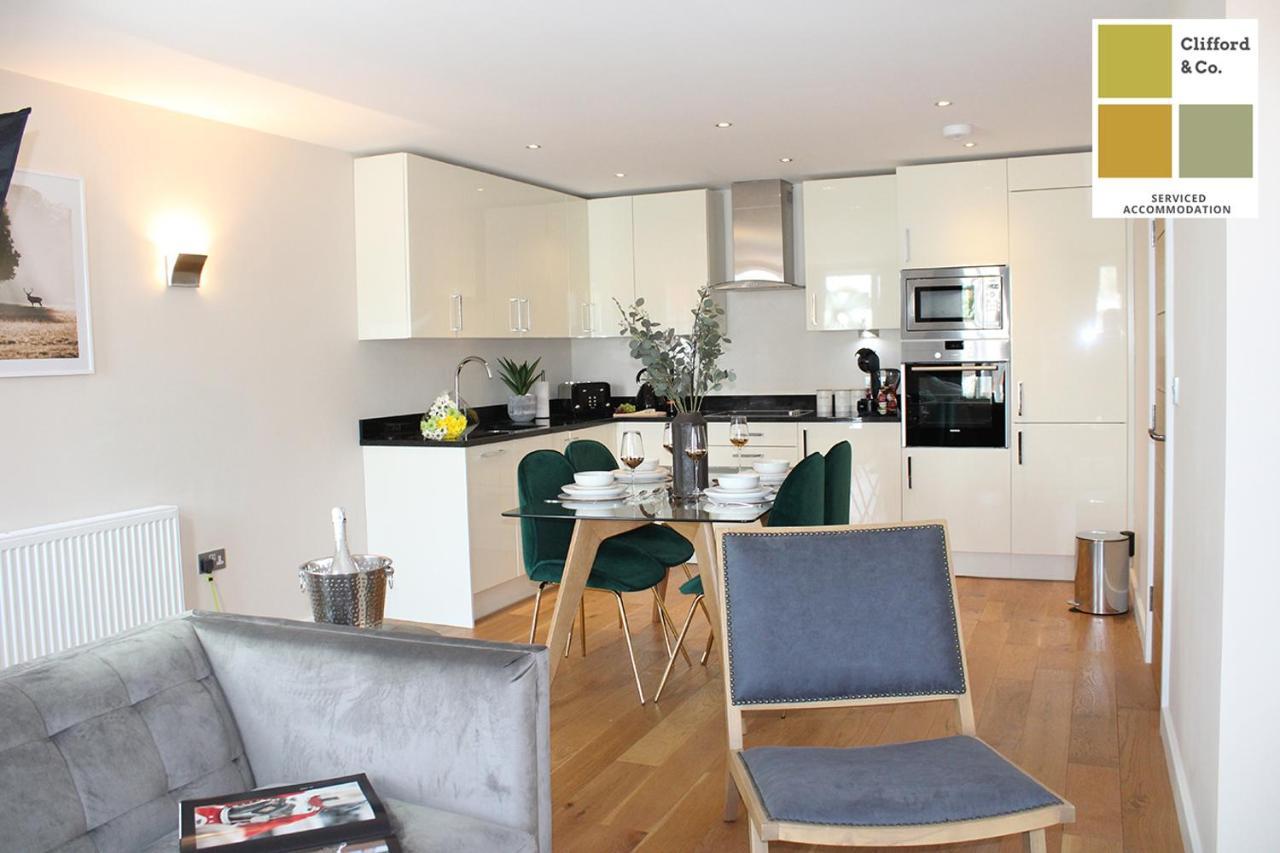 Apartment The Mulberry- Cliffordco Serviced Windsor, 1 Bedroom With Balcony And Free Parking *