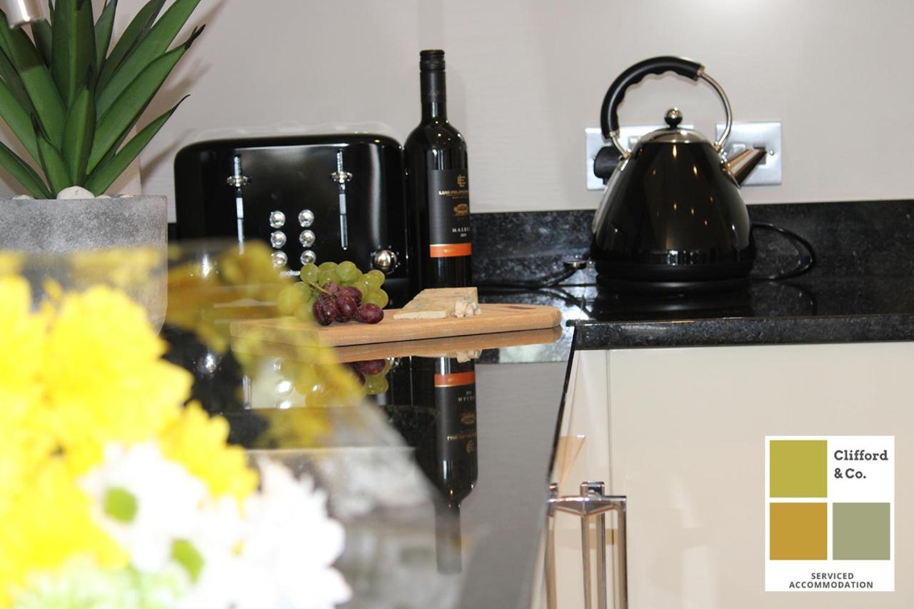 Apartment The Mulberry- Cliffordco Serviced Windsor, 1 Bedroom With Balcony And Free Parking *