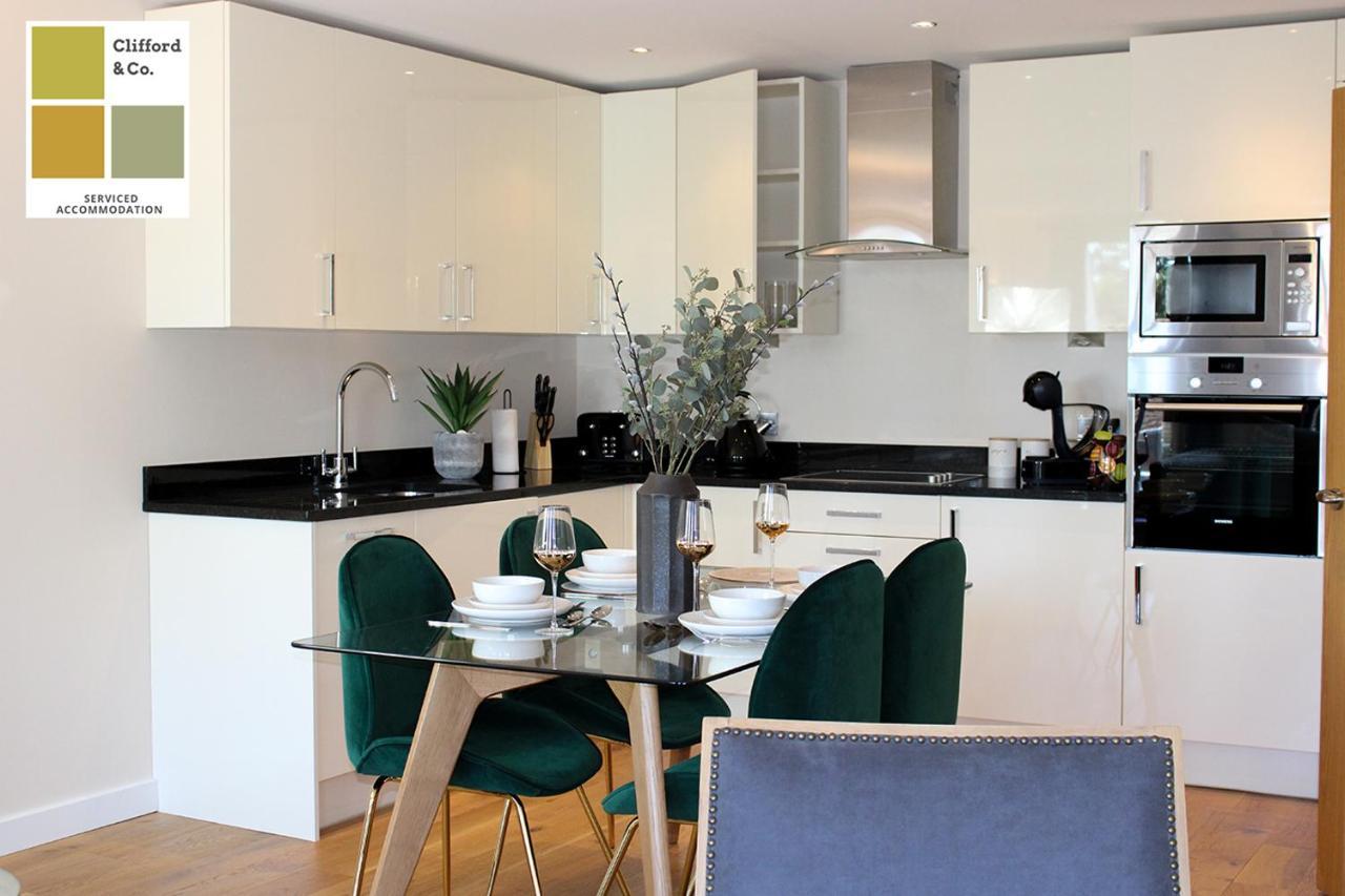 Apartment The Mulberry- Cliffordco Serviced Windsor, 1 Bedroom With Balcony And Free Parking
