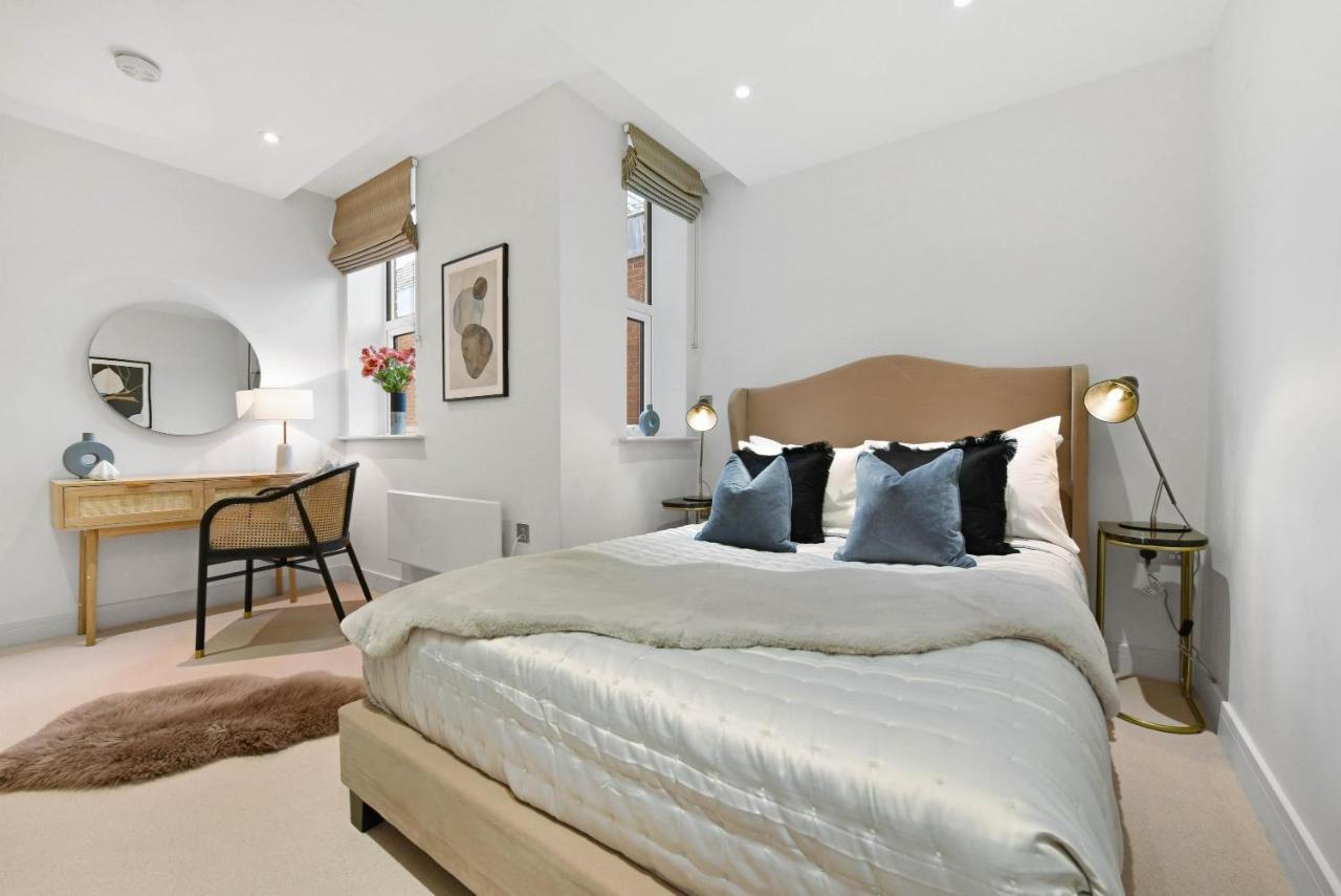 Elegant Close To Castle Apartment Windsor