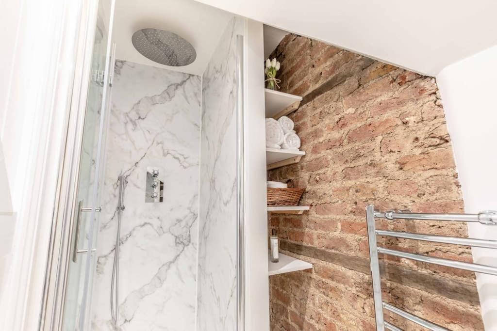 Holiday home Charming In - Walk To Castle &shops!