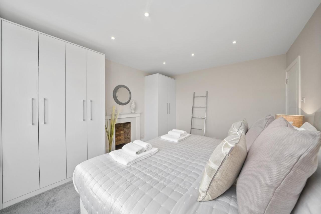 Clarence House-windsor-parking-5 Bed Windsor
