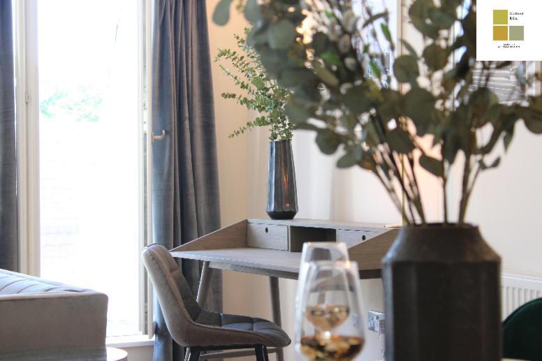 Apartment The Mulberry- Cliffordco Serviced Windsor, 1 Bedroom With Balcony And Free Parking Windsor