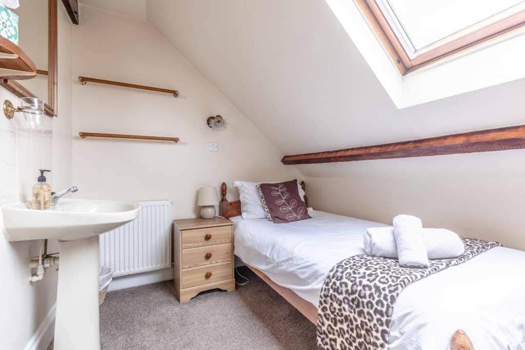 Holiday home 4 Bed 3 Baths In Windsor! Walk 2 The Sights! Legoland 5 Min Drive