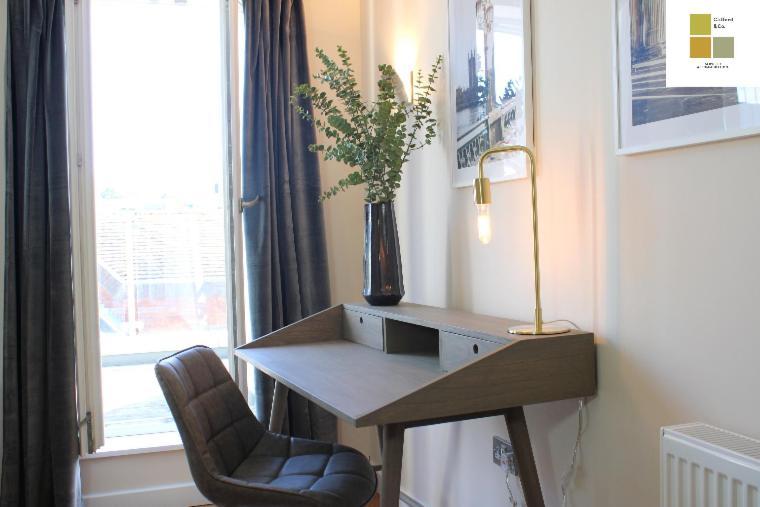 The Mulberry- Cliffordco Serviced Windsor, 1 Bedroom With Balcony And Free Parking * Windsor