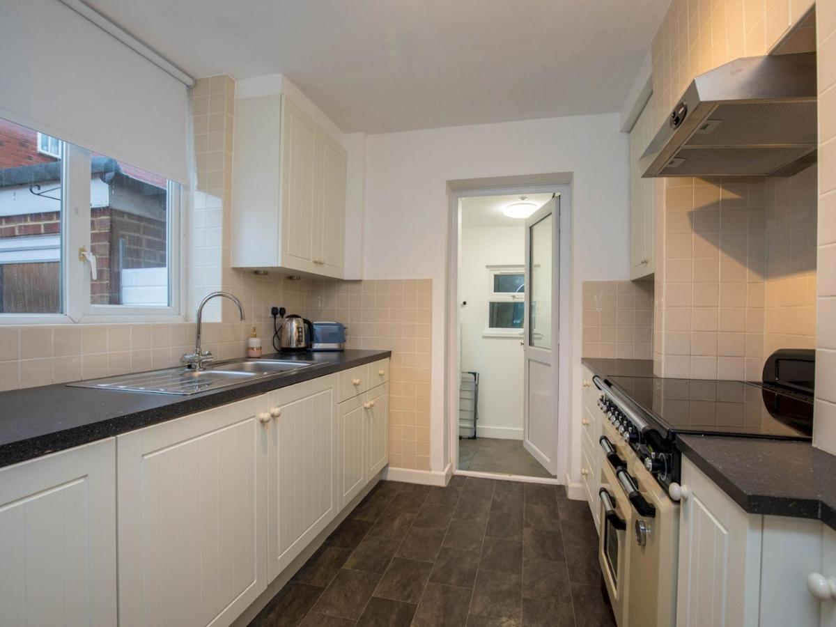 Pass The Keys Fabulous 6 Sleeper Great Location Holiday home *