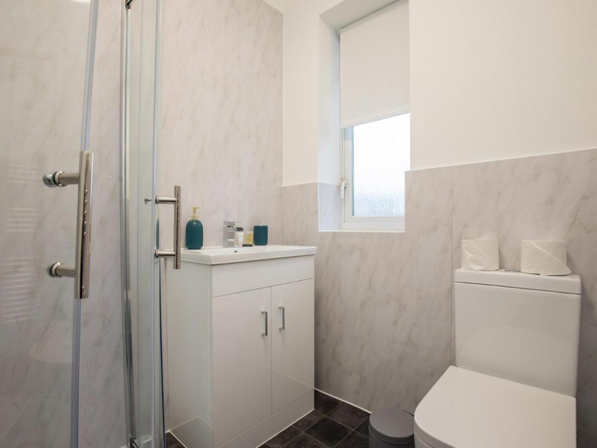 Pass The Keys Fabulous 6 Sleeper Great Location Holiday home Windsor
