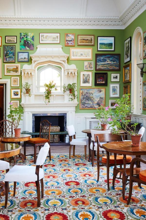 Hotel Oakley Court 4*