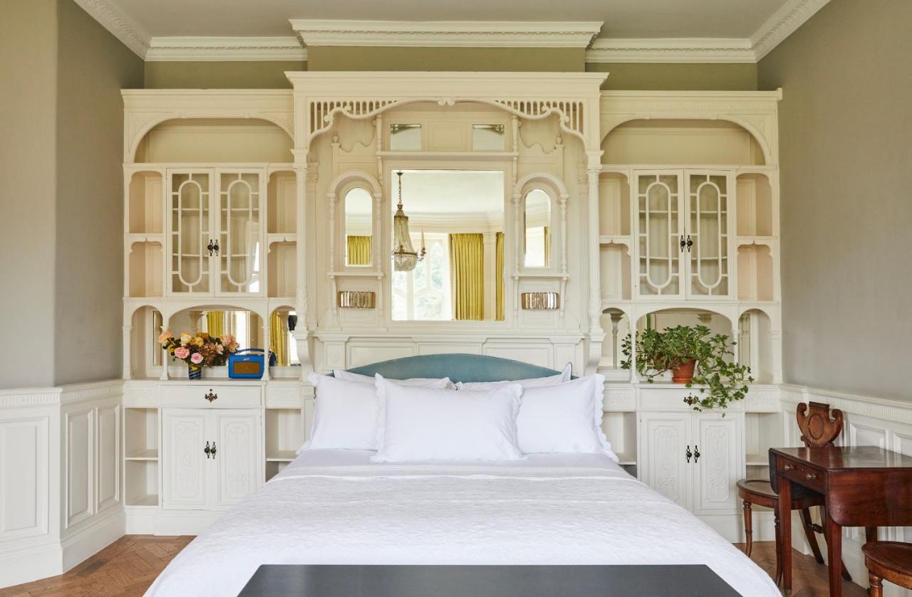 Oakley Court Hotel 4*