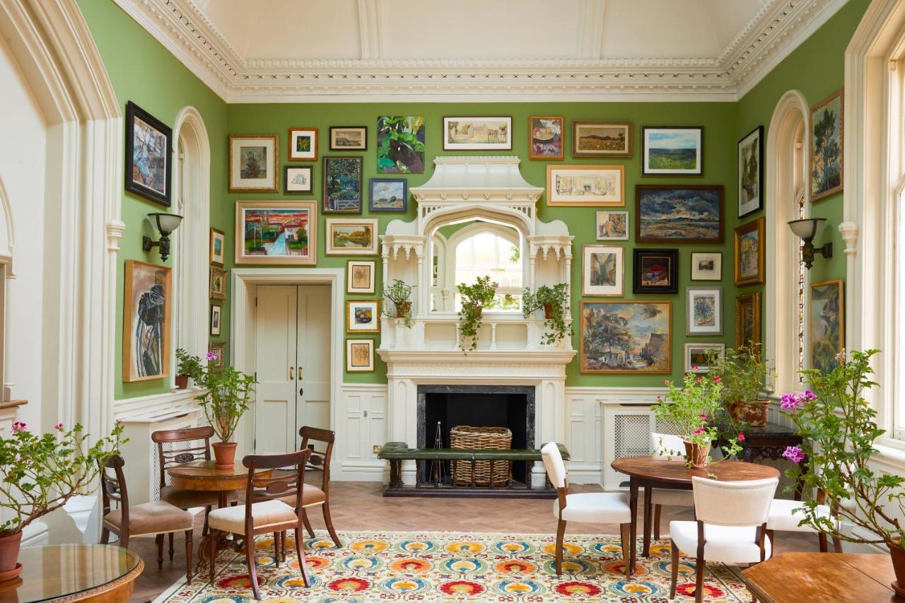 Oakley Court Hotel 4*