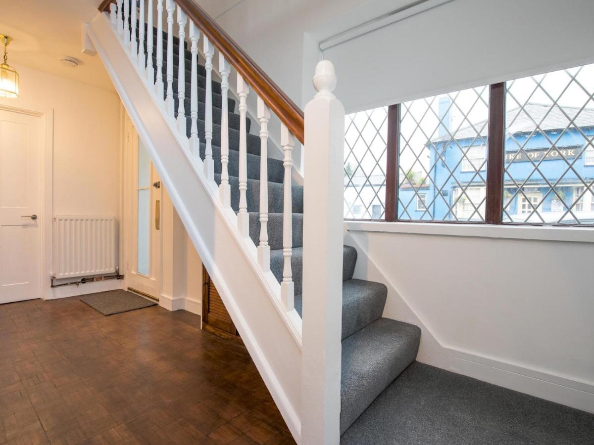 Pass The Keys Fabulous 6 Sleeper Great Location * Windsor