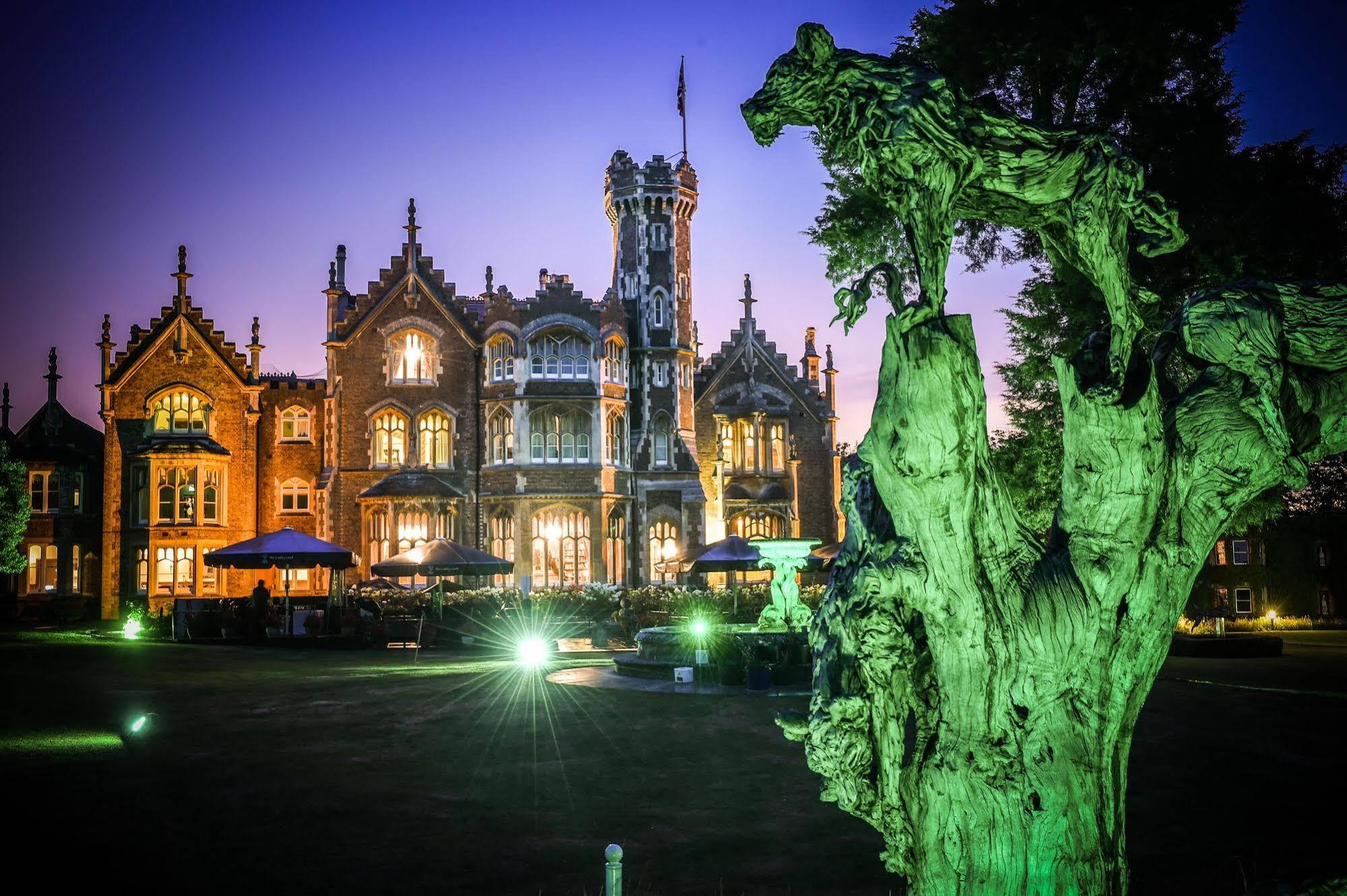 Oakley Court 4*