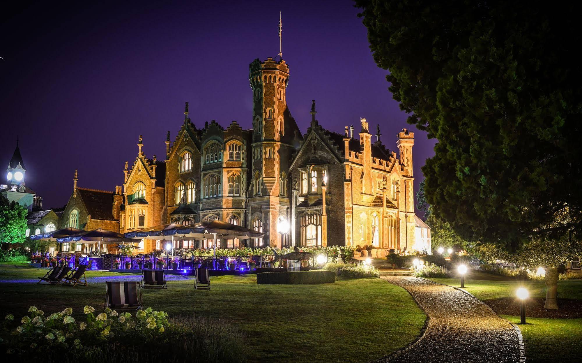 Oakley Court 4*