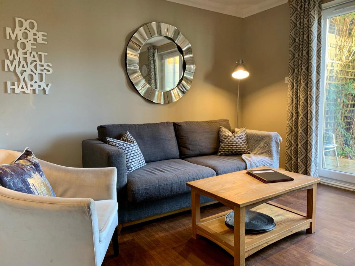 Lord Raglan House 2br With Parking