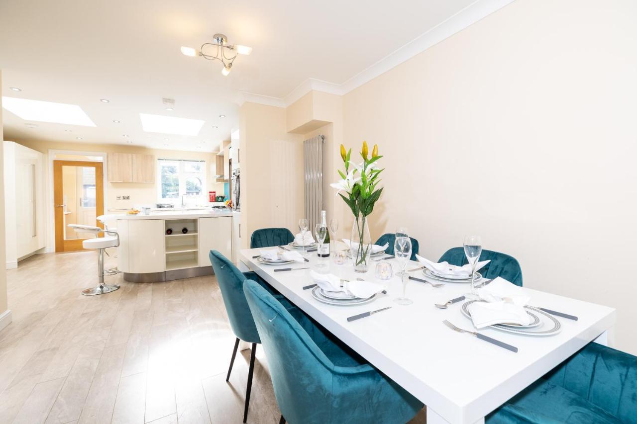 Holiday home Stunning 4 Bedroom Spacious Modern House