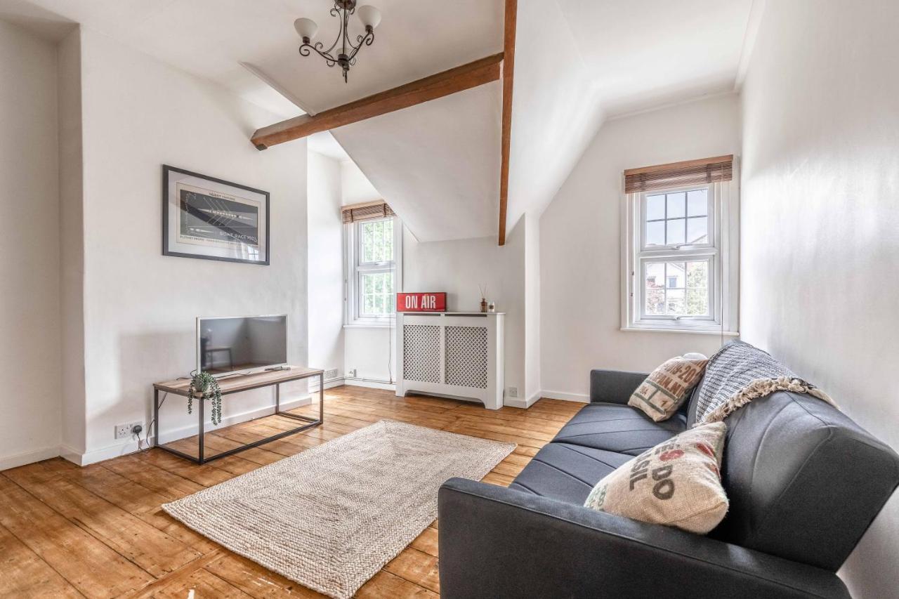 Hiddem Gem! Character Home, Walk 2 All Sights Apartment Windsor