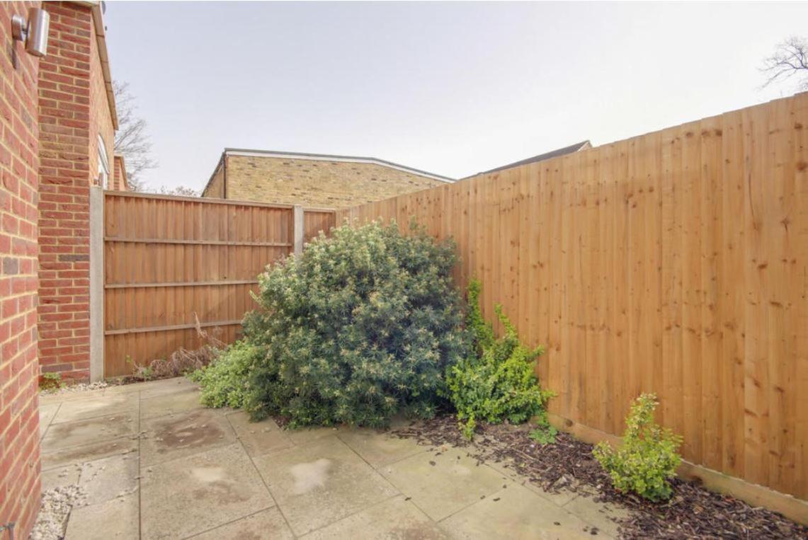 Immaculate Town House With Parking Holiday home *