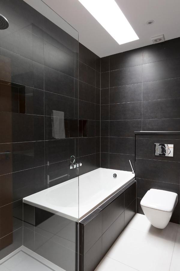 Immaculate Town House With Parking * Windsor