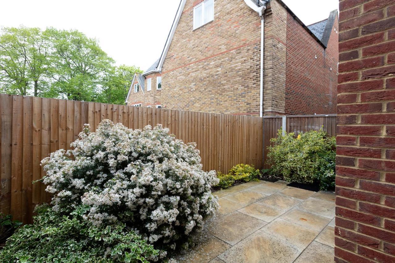 Immaculate Town House With Parking Windsor