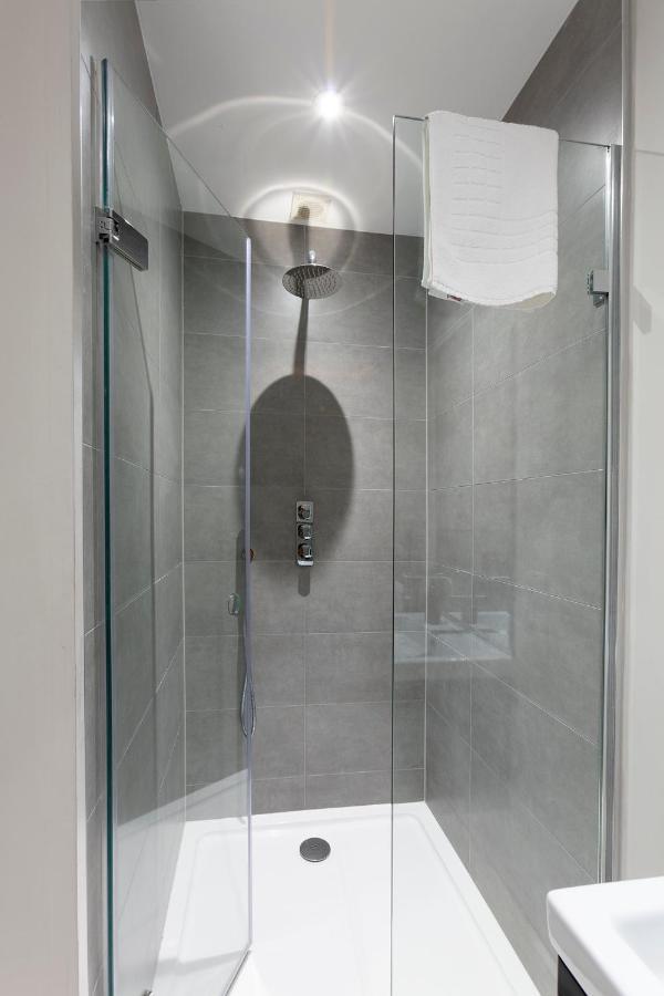 Immaculate Town House With Parking