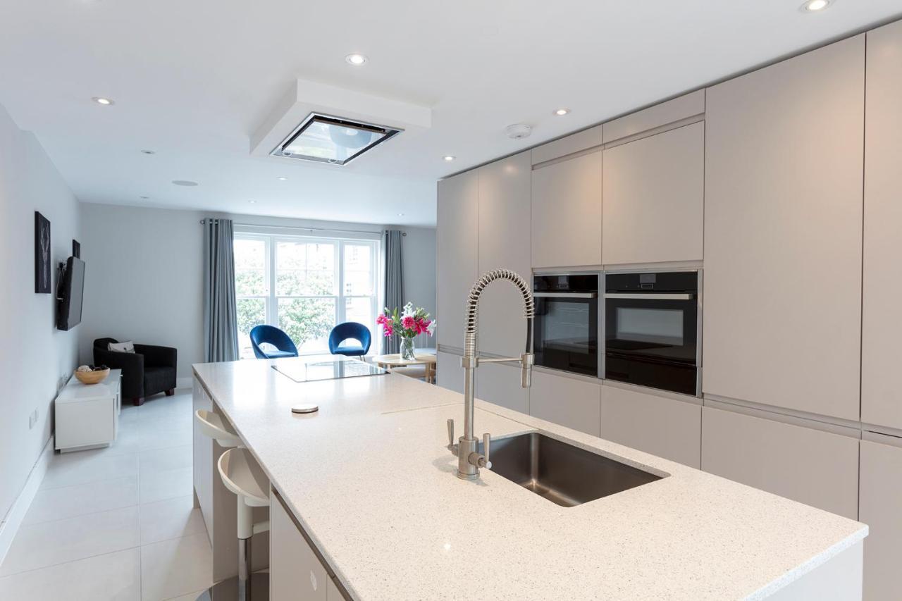 Immaculate Town House With Parking Holiday home Windsor