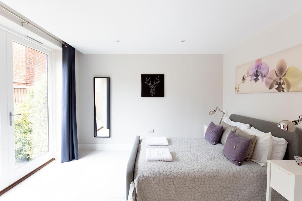 Immaculate Town House With Parking Holiday home Windsor