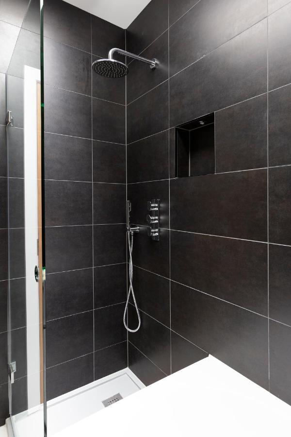 Immaculate Town House With Parking * Windsor
