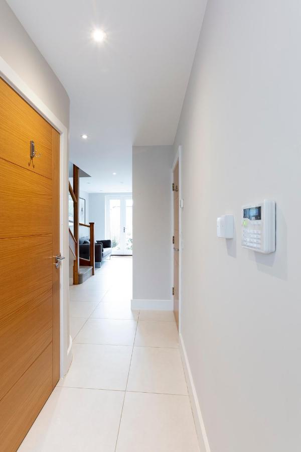Immaculate Town House With Parking