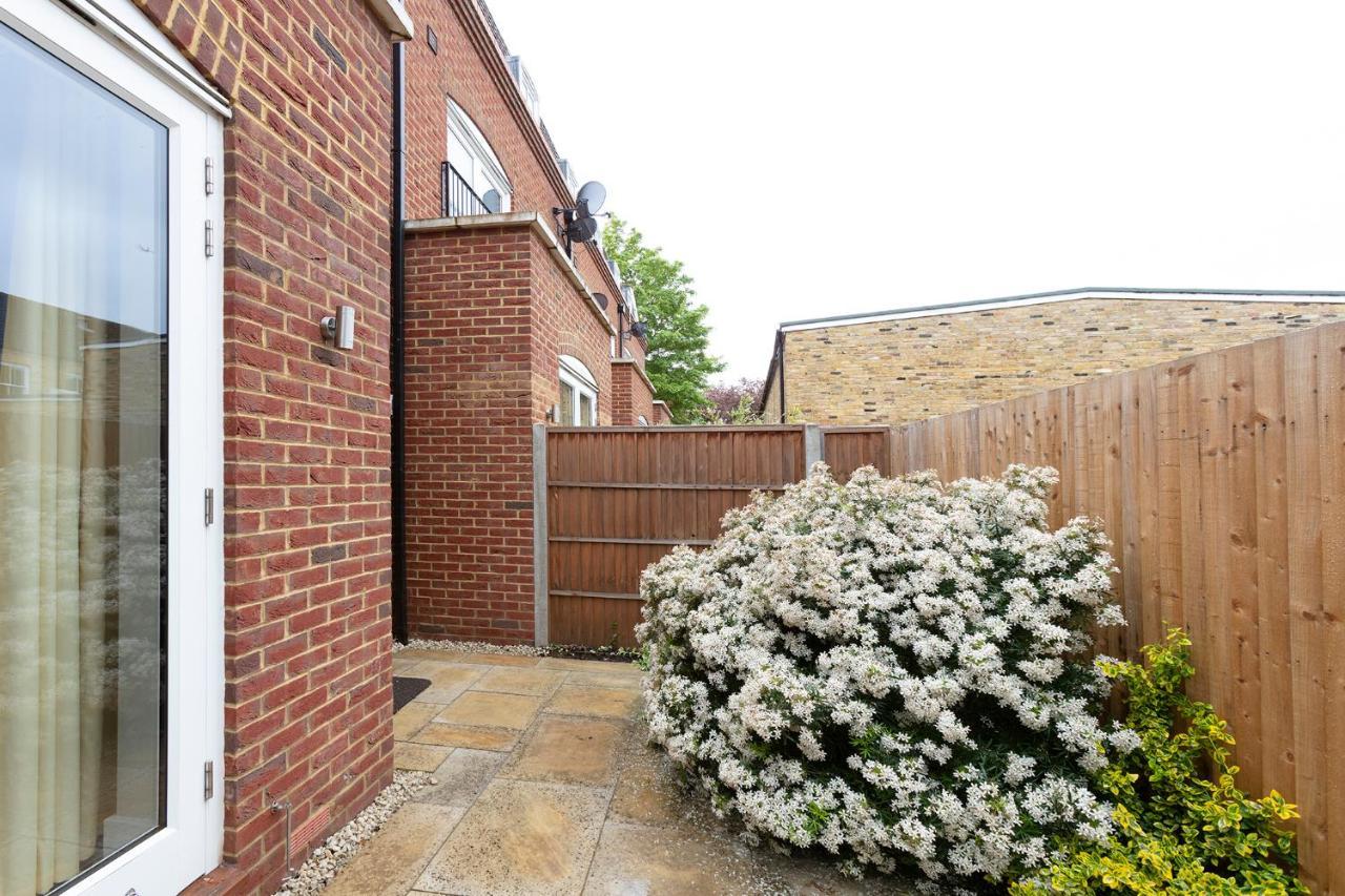 Holiday home Immaculate Town House With Parking *