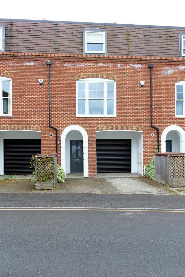 Holiday home Immaculate Town House With Parking *