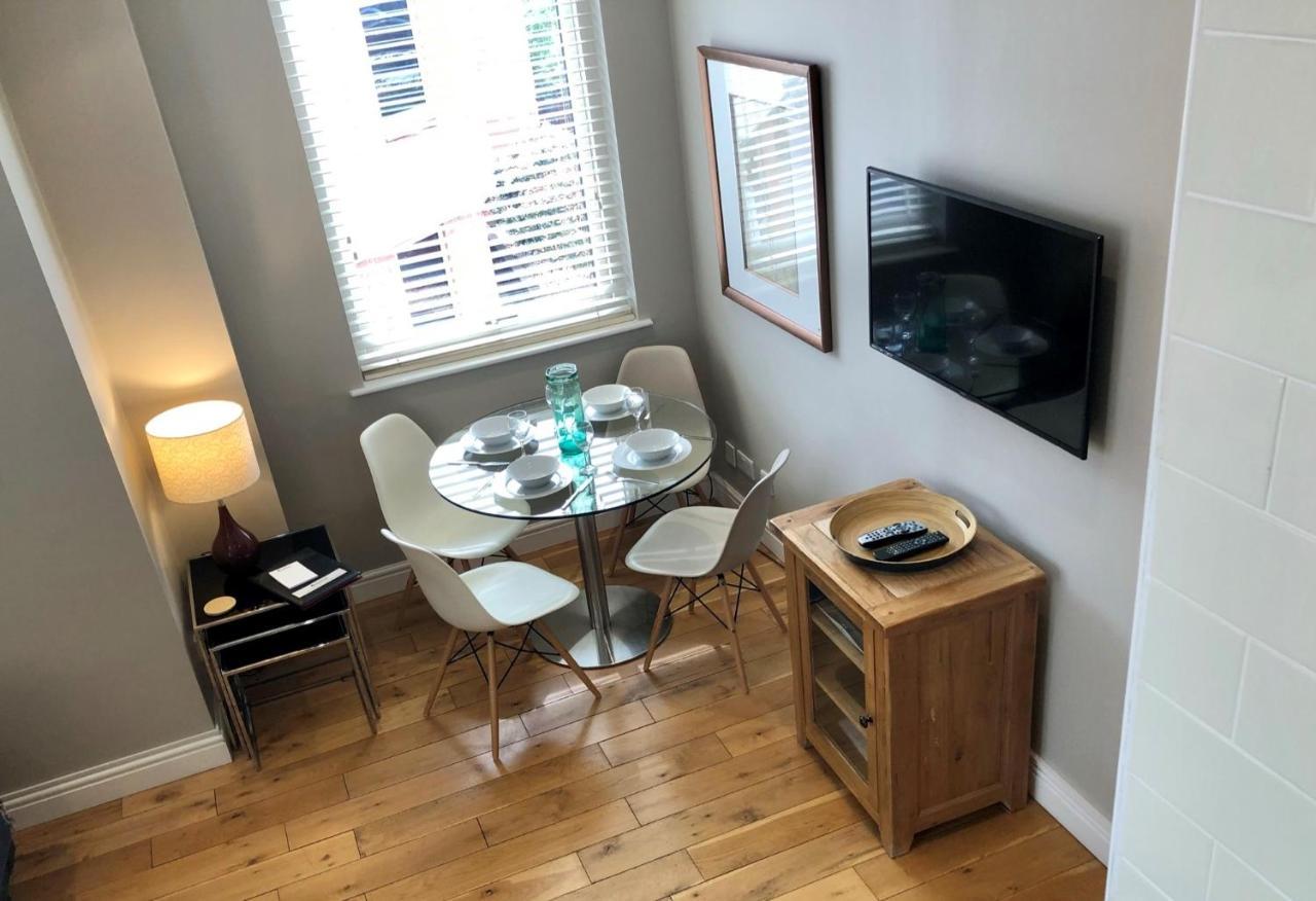 Apartment The Courtyard 2 Bedroom Apartments In Central Windsor With Parking