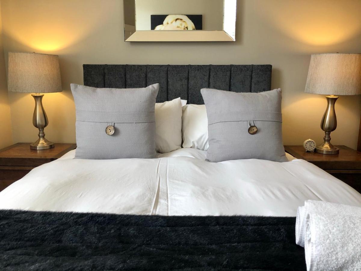 The Courtyard 2 Bedroom Apartments In Central Windsor With Parking * Windsor