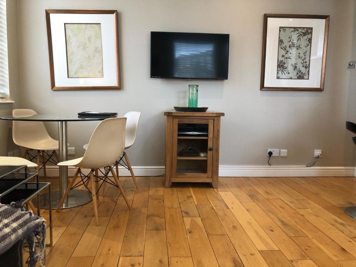 Apartment The Courtyard 2 Bedroom Apartments In Central Windsor With Parking Windsor