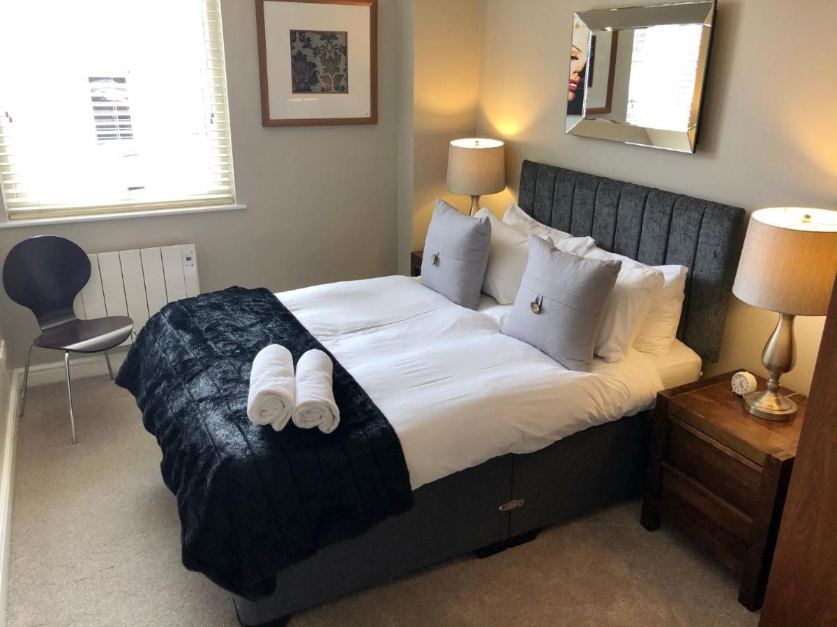 The Courtyard 2 Bedroom Apartments In Central Windsor With Parking * Windsor