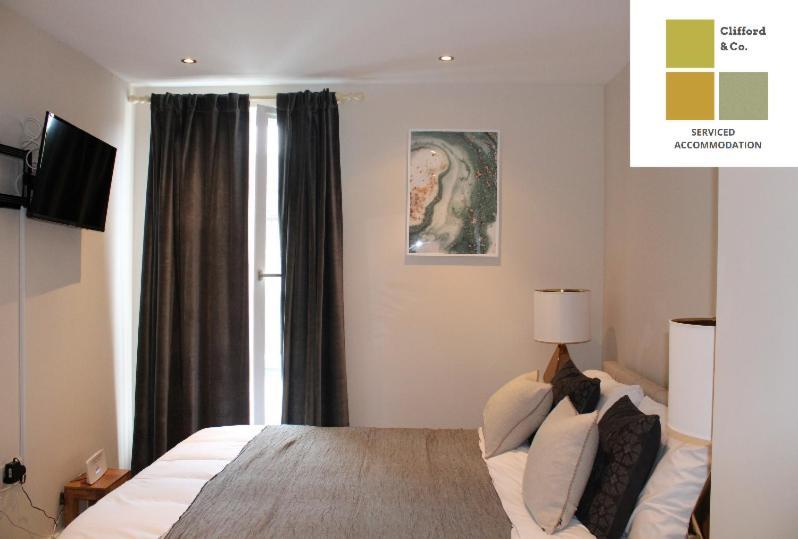 Apartment The Mulberry- Cliffordco Serviced Windsor, 1 Bedroom With Balcony And Free Parking Windsor
