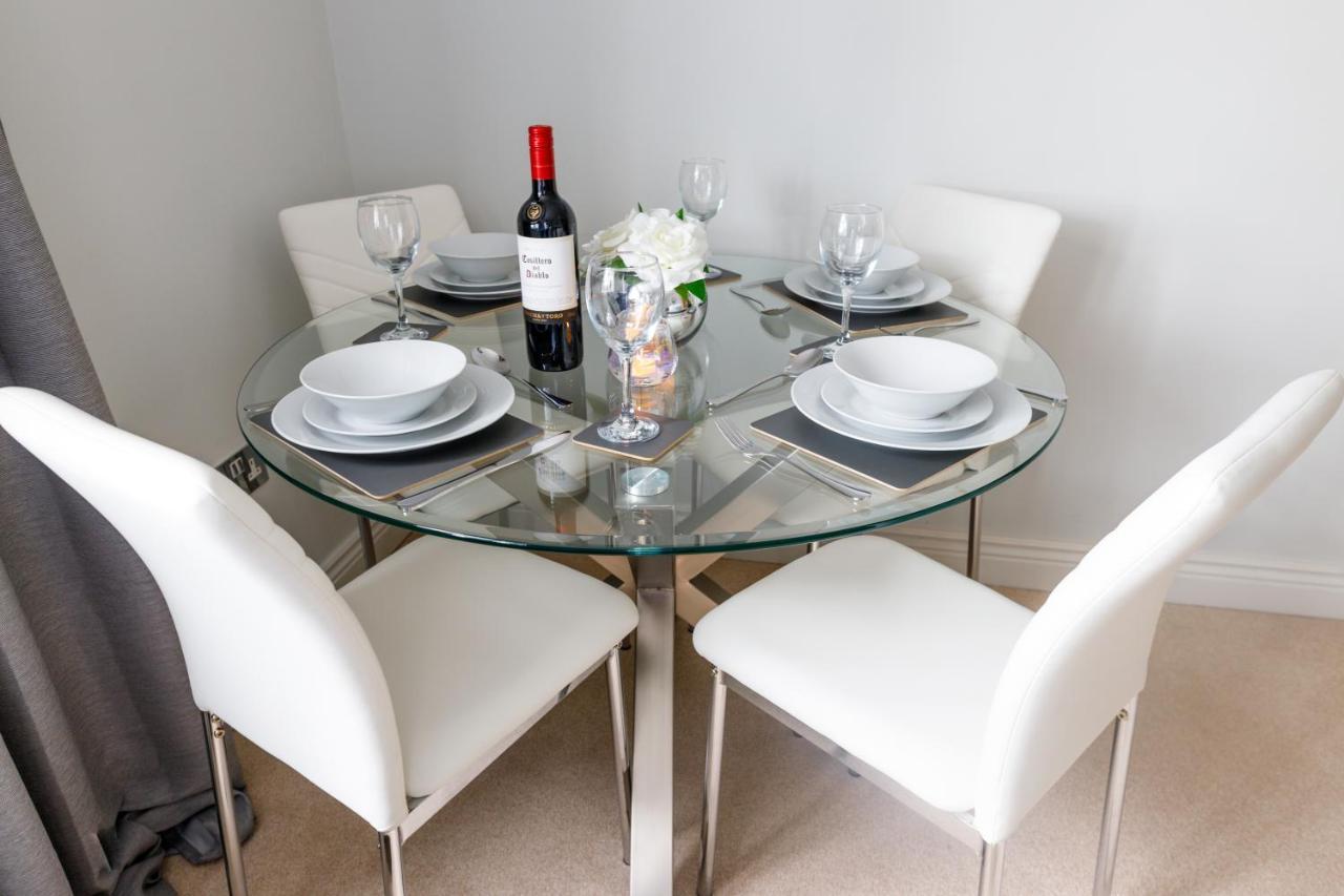 Modern 4br In Windsor, Near Marina And Thames